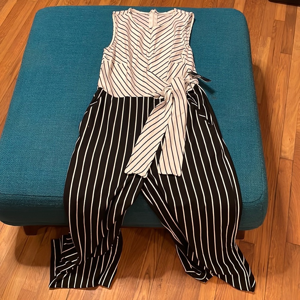 NEW women’s NY&C Jumpsuit tie in front zip up in the back